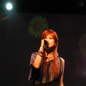 Emi LIVE photo